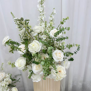 精美的白玫瑰和绿色植物人造花球绢花庆祝节日 - Product Image 3