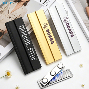 Badge nominatif personnalisé en aluminium vierge, réutilisable, avec logo sur mesure, sans frais de moule, pour employés d'hôtel, fixation par épingle ou aimant - Product Image 1