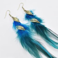 Boucles d'oreilles pendantes longues bohèmes en plumes, style ethnique vintage avec feuilles métalliques, colorées, en vraies plumes, bijoux de vacances pour femmes