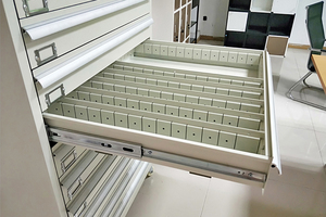 Armoire à outils en acier sur mesure à 11 tiroirs avec séparateur intégré et roulettes, design moderne pour usage extérieur en entrepôt - Product Image 6