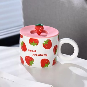 Taza de Cerámica Creativa con Diseño de Frutas Variadas para Café, Té y Agua, con un Gran Asa Redonda y una Tapa de Plástico - Product Image 2