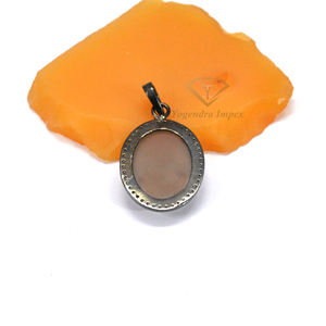 Colgante de piedras preciosas de Calcedonia gris natural, proveedores de joyería de colgante de piedras preciosas grises chapadas en rodio negro de forma ovalada - Product Image 4