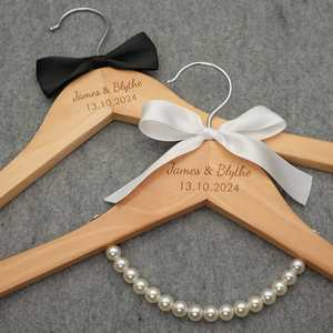 1 Gancho Personalizado para Vestidos de Novia, Perchas de Madera con Lazo - Product Image 1