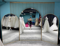 Miroir de maquillage amincissant pleine longueur Yicheng moderne à trois faces pour essayage de robes de mariée, grand miroir sur pied pour magasin de robes de mariée