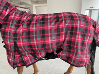 Vente en gros d'usine : Couvertures anti-mouches respirantes pour chevaux, personnalisables, populaires, chaudes pour l'hiver, imperméables, pour l'équitation