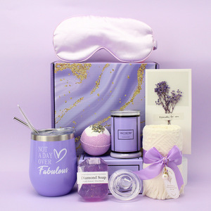Canasta de Regalo Spa Relajante de Lavanda, Kit de Cuidado Personal para Mujer con Vaso, Vela y Bomba de Baño, para Cumpleaños, Día de la Madre, Regalo de Agradecimiento - Product Image 1
