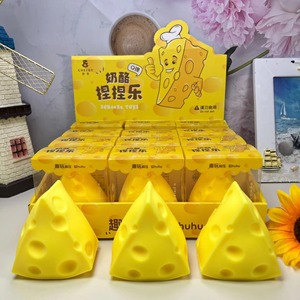 Juguetes Antiestrés al por Mayor, Cubo de Queso Triangular Elástico de Goma TPR, Juguete Sensorial Suave y Blandito para Niños, Alivio de la Ansiedad - Product Image 1