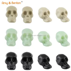 Hot Sale New Item Novelty Plastic Skeleton Toy Party Favor Halloween Supplier Toy Luminous Skeleton Cake Decoration Toy for Kids