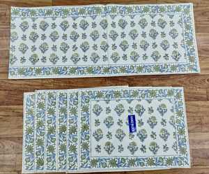 Juego de Caminos de Mesa Florales Estampados a Mano, Tela de Algodón, Decoración para el Hogar y la Comedor, Estilo Tradicional, Lavable a Máquina, 7 Piezas - Product Image 1
