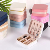 Boîte à bijoux de voyage en gros, petite, portable, organisateur de bijoux, étui à bijoux mini en cuir PU avec logo personnalisé pour femmes et filles, idéal pour les cadeaux