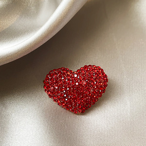 Nuevas Tendencias al por Mayor, Broches Brillantes con Diamantes Completos en Forma de Corazón Rojo para Mujeres, para Bodas y Fiestas - Product Image 1