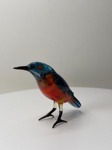 Figura de Pájaro de Vidrio Soplado a Mano, Cuerpo Azul Oscuro, Cola Naranja, Escultura Artística - Product Image 2