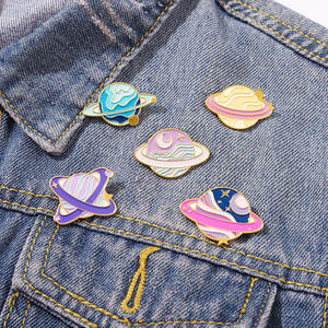Nuevos broches de esmalte de planeta espacial galaxia Venus Júpiter Saturno Marte Mercurio alfileres en forma de tierra - Product Image 3