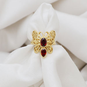 Anillo de Plata de Ley 925 con Baño de Oro de 18K y Piedra Preciosa de Granate en Forma de Mariposa con Engaste de Puntas para Mujer y Unisex de Silver Export House - Product Image 2