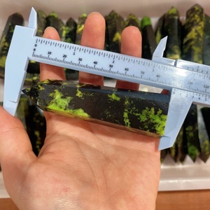 Vente en gros de tours de cristal en <span class=keywords><strong>opale</strong></span> verte naturelle pour la décoration - Product Image 5