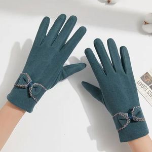 Gants I-0060 pour femmes, automne et hiver, en peluche, chauds et adorables, mitaines résistantes au froid, compatibles avec les écrans tactiles, pour la conduite - Product Image 2