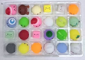 Calendrier de compte à rebours mystère avec 24 mini jouets anti-stress en plastique aux couleurs et expressions exclusives pour enfants de 8 à 13 ans, unisexe - Product Image 1