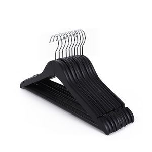 Percha de madera maciza negra para trajes, hoteles, tipo gancho rectangular, organizador de ropa - Product Image 5