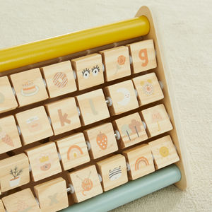 Asweets Montessori, juguete de <span class=keywords><strong>aprendizaje</strong></span> para niños pequeños, nuevo triángulo de actividad de madera para bebés, juguete educativo DIY con temática de fantasía y ciencia ficción - Product Image 6