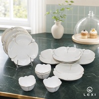 Service de table en porcelaine Lys 18 pièces, assiettes en forme de pétale, avec bordure dorée laiteuse, bols à dessert et à soupe pour dîner, déjeuner, stand LEXI