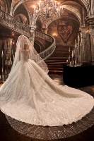 Robe de mariée classique grande taille en dentelle, style princesse, avec laçage, dos nu et traîne royale, ornée de cristaux