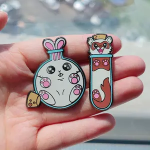 Kunshan pin enamel pabrikan pin logam kustom lencana hitam nikel keras enamel anime pin lapel