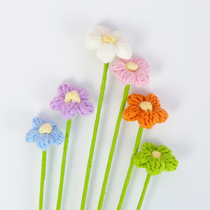 Ramo di fiori a sbuffo all'uncinetto con foglie all'ingrosso di fiori in lana artificiale lavorato a maglia regali - Product Image 3