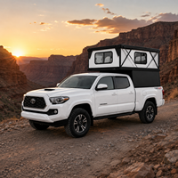 Camper de camion en aluminium durable avec couleurs personnalisées, construction légère pour expéditions tout-terrain 4x4 et camping.