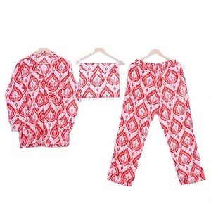 Ensemble de pyjama en coton élégant et luxueux pour femmes, motif floral confortable, robe de nuit douce avec logo sur le devant, combo été, cadeau pour filles - Product Image 1