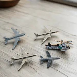 金属工艺品定制软搪瓷别针3D飞机翻领金属别针