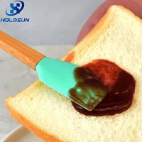 Accessoires de cuisine Outil de cuisson Petit grattoir à crème en silicone Spatule à beurre avec manche en bois Couleur personnalisée disponible