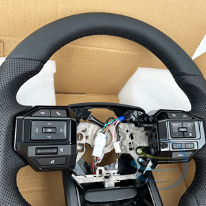 Volant en cuir véritable style LC250 noir en stock pour Toyota LAND CRUISER LC79 LC76 LC70 LC71 LC78 LC300 LC200 - Product Image 4
