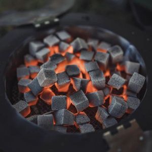 Briquettes <span class=keywords><strong>de</strong></span> charbon <span class=keywords><strong>de</strong></span> bambou premium, chaleur longue durée et faible teneur en cendres, 100% naturelles, en coque <span class=keywords><strong>de</strong></span> noix <span class=keywords><strong>de</strong></span> coco pour chicha et narguilé - Product Image 1