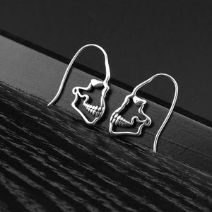 ต่างหูสแตนเลสชุบไทเทเนียมสำหรับผู้หญิง ดีไซน์หัวกะโหลก ขายส่งราคาถูก - Product Image 5