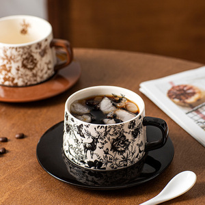 ชุดแก้วกาแฟเซรามิคสไตล์เรโทร พร้อมจานรอง ลายกวางดำ ดีไซน์<span class=keywords><strong>หรู</strong></span>หราแบบวินเทจ  สามารถสกรีนโลโก้ได้ เหมาะสำหรับใช้ในบ้าน สำนักงาน หรือร้านกาแฟ ปลอดภัยต่อการใช้งาน - Product Image 3