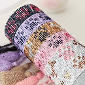 व्यक्तिगत कस्टम लोगो आकर्षण कंगन हॉटफिक्स गैंडा प्यारा पालतू कढ़ाई समायोज्य टासेल बुने कंगन - Product Image 1