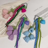 Breloques de porte-clés en crochet faites à la main JS Wholesale, personnalisées, motifs fleurs, aliments, animaux, pour sacs et pochettes de femmes et filles, fournitures en gros
