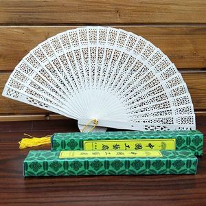 Abanico Plegable de Madera Tallada con Diseño de Arte Folclórico, Material Ecológico de Papel de Bambú con Animales Pintados, Modelo Promocional para Decoración de Festivales - Product Image 3