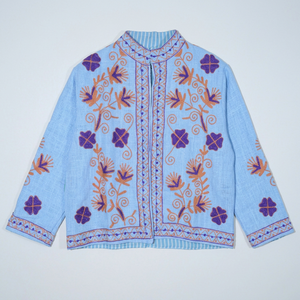 เสื้อแจ็คเก็ตบอมเบอร์ผ้าฝ้ายสีฟ้าอ่อนถักนิตติ้ง ระบายอากาศได้ดี เป็นมิตรกับสิ่งแวดล้อม สำหรับผู้หญิง ฤดูหนาว/ฤดูใบไม้ร่วง ลายดอกไม้ ดีไซน์ซูซานี โบโฮ ทำด้วยมือ - Product Image 2