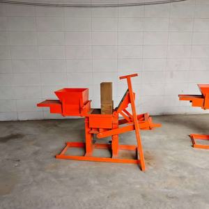 เครื่องทำอิฐดินเหนียวแบบใช้มือ  ใช้งานได้หลากหลาย  ไม่ใช้พลังงาน  เป็นมิตรกับสิ่งแวดล้อม  พร้อมแม่พิมพ์ที่เปลี่ยนได้ - Product Image 1