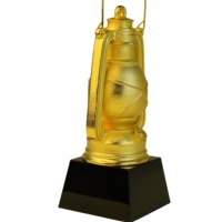 Trophée de récompense en forme de lampe à kérosène chinois antique fait à la main en aluminium plaqué or artisanat pour les collectionneurs Souvenir Achievement