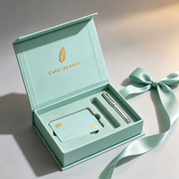 Boîte de papeterie magnétique gris clair de qualité supérieure avec logo en feuille d'or pour emballage cadeau de carte de crédit VIP et stylo