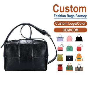 Sac bandoulière pour homme en cuir véritable rayé noir, durable, antivol, design urbain tendance - Product Image 1