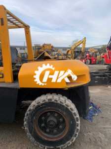 לתלות kui komatsu100 10 טון 90% יפני מקורי חדש עם epa, צ 'ה חקלאית זול משומש komatsu100 מלגזה עבור ליטוף - Product Image 6