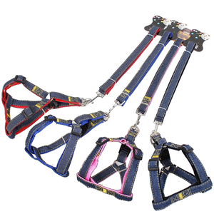 丈夫で調節可能な小型・中型犬用リード、新しいデニムデザイン、しっかりとした柄の調節可能なナイロンハーネスとリードのセット - Product Image 1