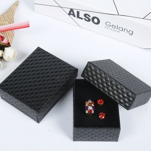 Coffret à bijoux en papier avec logo personnalisé, doublure en éponge tendance, finition mate, pour bague/boucles d'oreilles/collier, emballage cadeau, plusieurs couleurs - Product Image 4