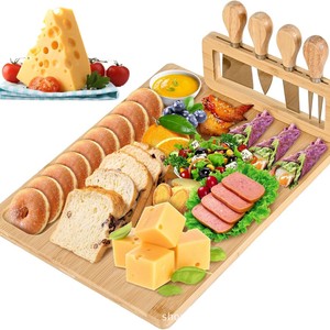 Ensemble de planches à fromage en bambou avec couteaux, grand plateau de service pour charcuterie, collations et fruits - Product Image 1