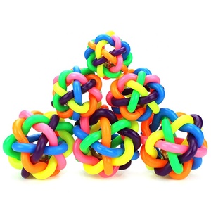 Jouet à mâcher pour animaux de compagnie en caoutchouc tressé coloré <span class=keywords><strong>TRP</strong></span> écologique à prix d'usine, avec clochette à l'intérieur pour chats et chiens - Product Image 1