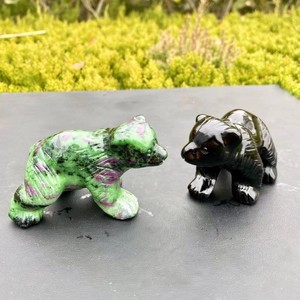 Oso Polar Tallado a Mano en Cristal - Souvenir de Piedras Naturales con Propiedades Curativas - Product Image 3