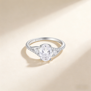 Anillo de Compromiso con Diamante de Corte Ovalado, Plata 925 con Baño de Rodio, Engaste de Garras, Joyería Fina Clásica para Mujer - Product Image 2